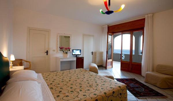 Hotel Il Vascello Марина Сера Екстериор снимка