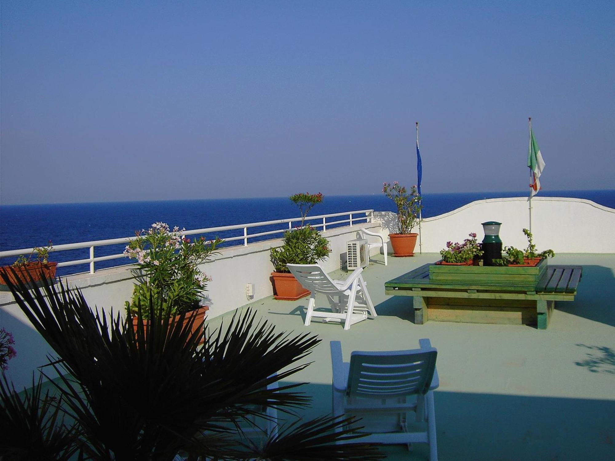 Hotel Il Vascello Марина Сера Екстериор снимка